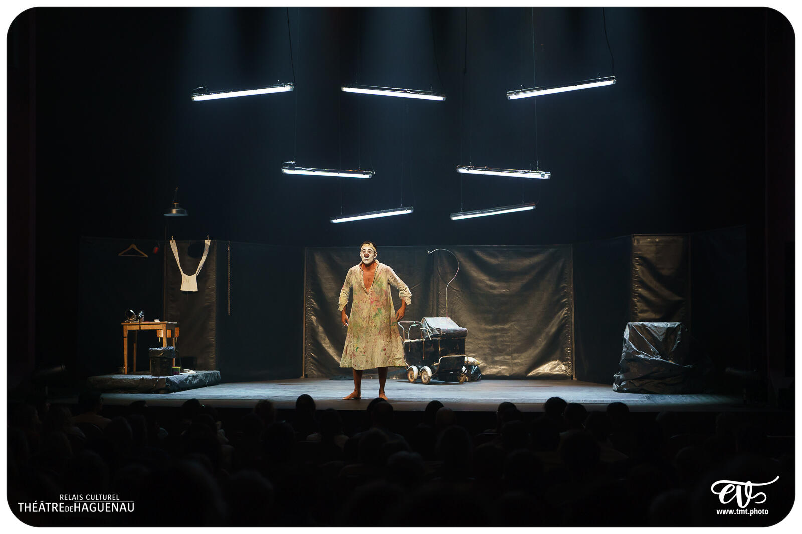 TROP PRÈS DU MUR (TYPHUS BRONX)